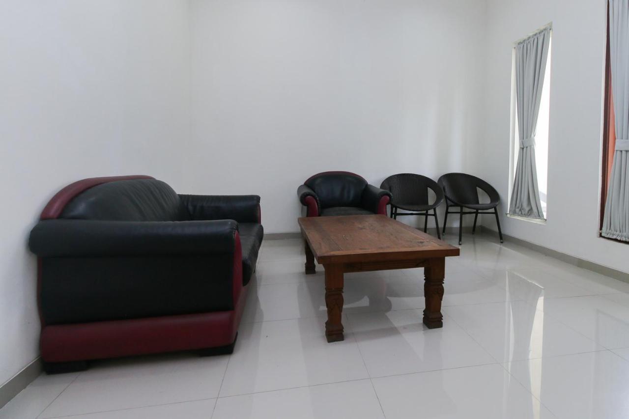 Reddoorz Plus At Panorama Villas Batu バトゥ エクステリア 写真